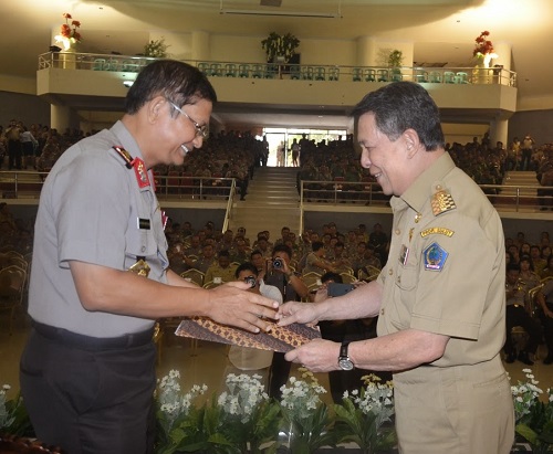 Kapolda Terima Dana Hibah Pengamanan Pilkada